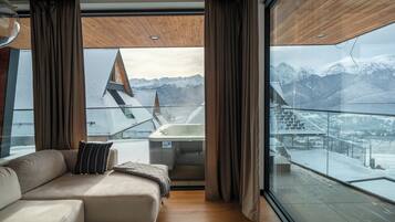 Luxury Apartment, Mountain View | Teres/patio