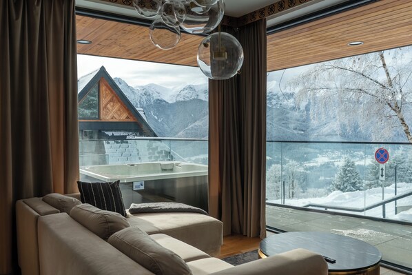 Luxury Apartment, Mountain View