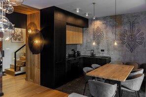 Luksusleilighet, fjellutsikt | Spiseområde