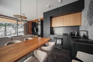 Luxury Apartment, Mountain View | Private kitchenette | Fridge, microwave, stovetop, dishwasher - Mountain Shelter Villas (Kościelisko)