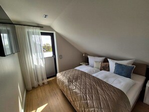 2 bedrooms, free WiFi - Inseltörn Penthouse - 3 rooms & roof terrace, admission to the Meerzeit included. (Büsum)