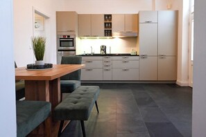 Dining - CAP lounge with terrace and parking lot in Büsum (Büsum)