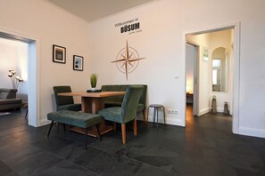 Dining - CAP lounge with terrace and parking lot in Büsum (Büsum)