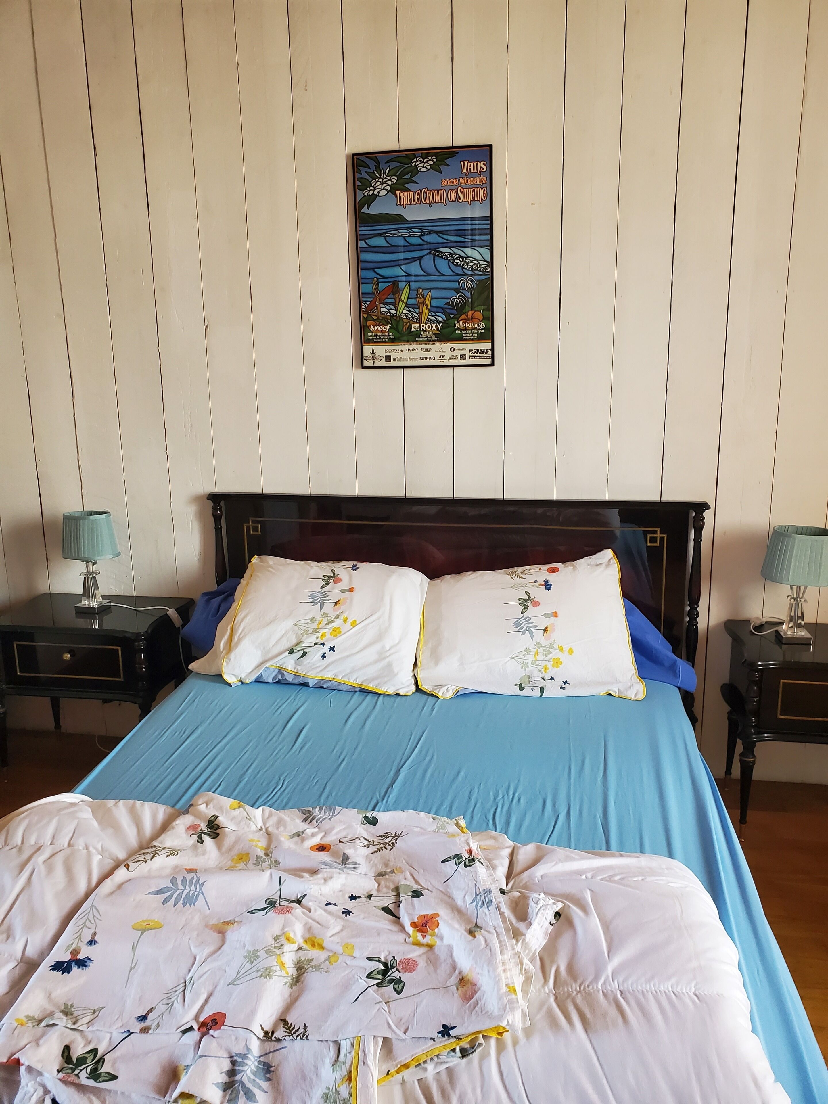 2 dormitorios, escritorio, tabla de planchar con plancha y cuna de viaje