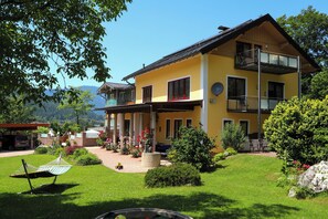 Exterior - Vacation apartment for up to 5 people with covered terrace and garden (Schönau am Königssee)