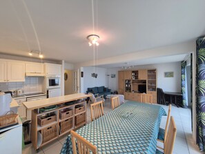 Dining - Modern 6-Person Apt. Sea View with Balcony & Parking (Fort-Mahon-Plage)