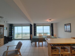 Interior - Modern 6-Person Apt. Sea View with Balcony & Parking (Fort-Mahon-Plage)