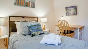 5 bedrooms, desk, iron/ironing board, Internet