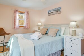 5 habitaciones, escritorio, tabla de planchar con plancha y internet