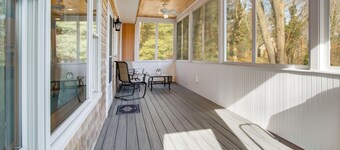 Walk to Sagamore Beach! Curated + Spacious Cottage