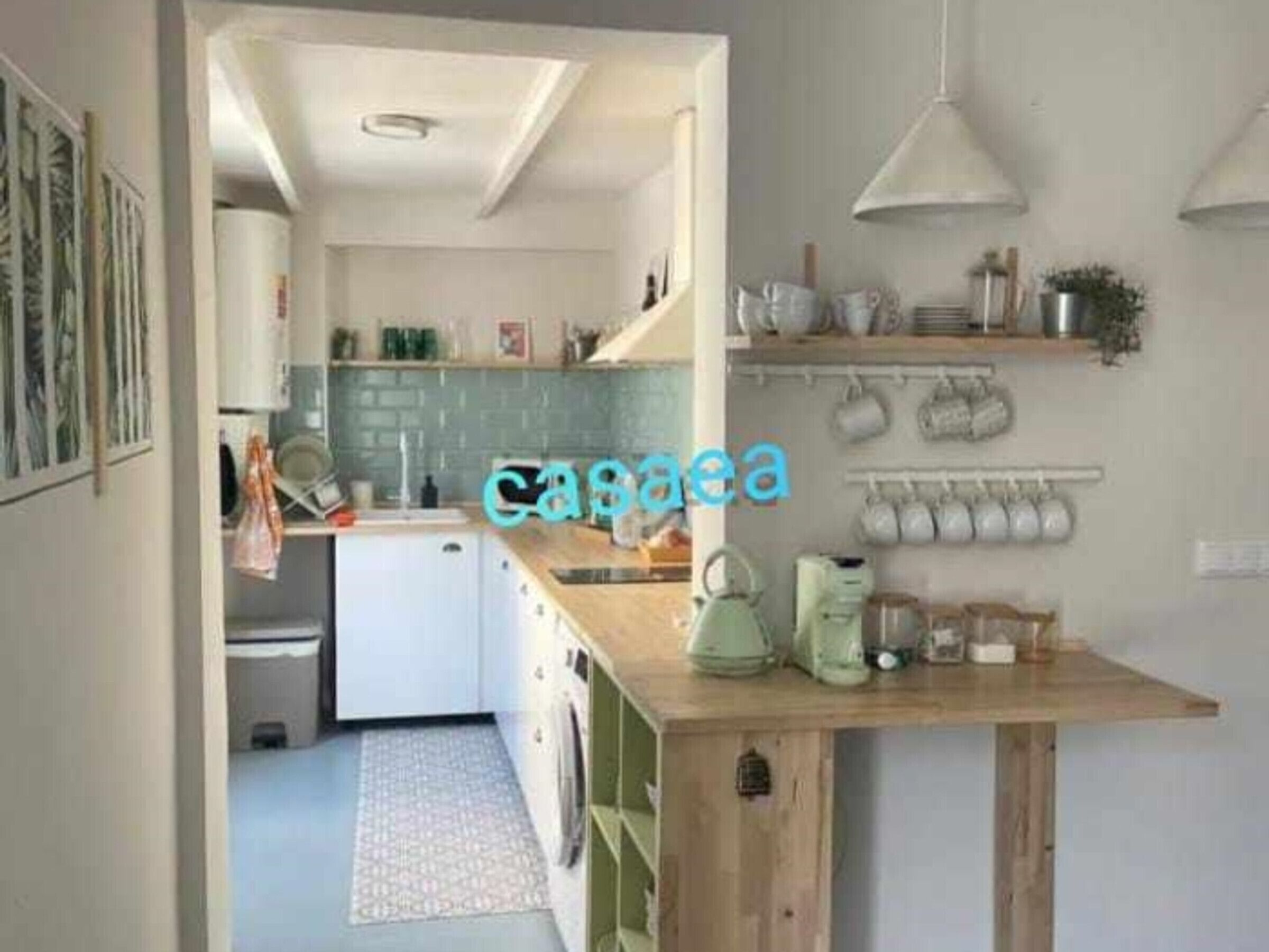 Een koelkast, een magnetron, een koffiezetapparaat/waterkoker