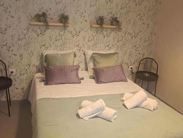 3 bedrooms, bed sheets