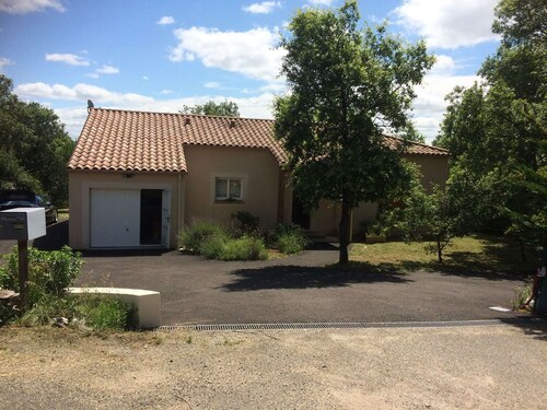 4-bed house with garden near Cahors, smart TV & Wii, peaceful and comfortable