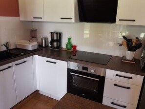 Fridge, microwave, oven, stovetop - Bright house for 6, 700m from beach, spacious garden (Saint-Vincent-sur-Jard)