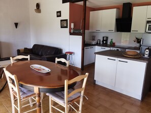 Interior - Bright house for 6, 700m from beach, spacious garden (Saint-Vincent-sur-Jard)