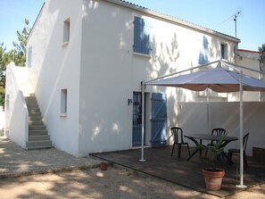 Outdoor dining - Charming house near the beach, pets allowed (La Faute-sur-Mer)