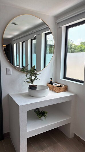 Bathroom sink - Casa Puerto Siete8 (Mexico City)