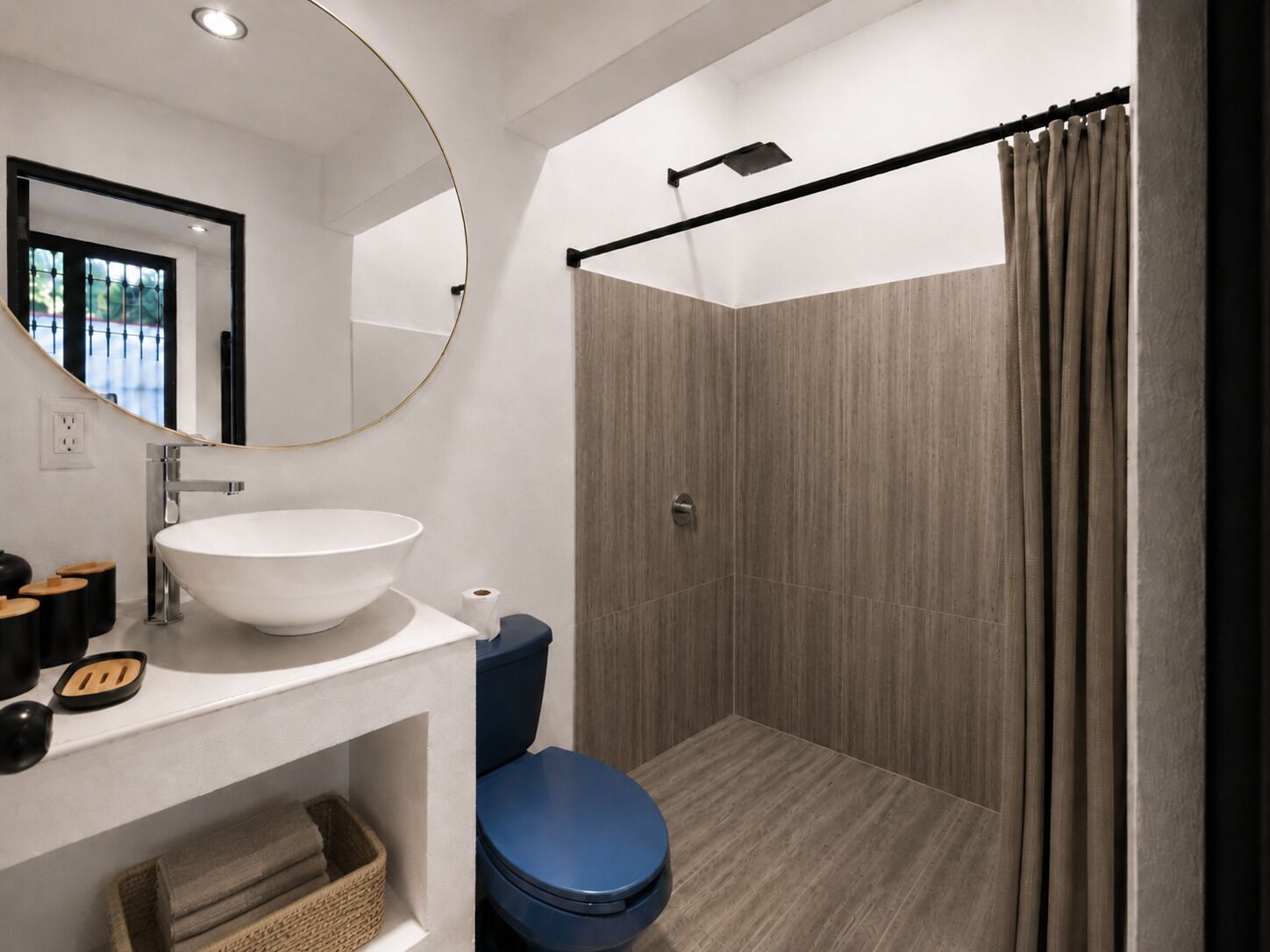 Doppelzimmer, Stadtblick | Badezimmer | Dusche, Haartrockner, Handtücher, Seife