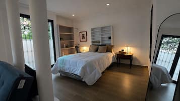 Cubrecamas, minibar, cortinas blackout y sistema de insonorización