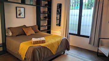Cubrecamas, minibar, cortinas blackout y sistema de insonorización