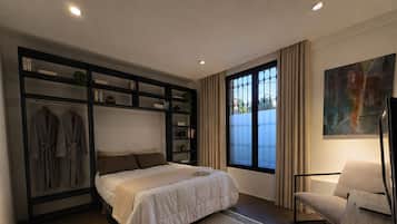 Quarto casal, vista para a cidade | Edredons de pluma, frigobar, cortinas blackout, quartos à prova de som