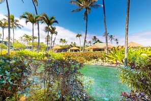 Property grounds - Cozy studio w/ ocean view, shared pools, gym & hot tub - walk to the beach! (Lihue)