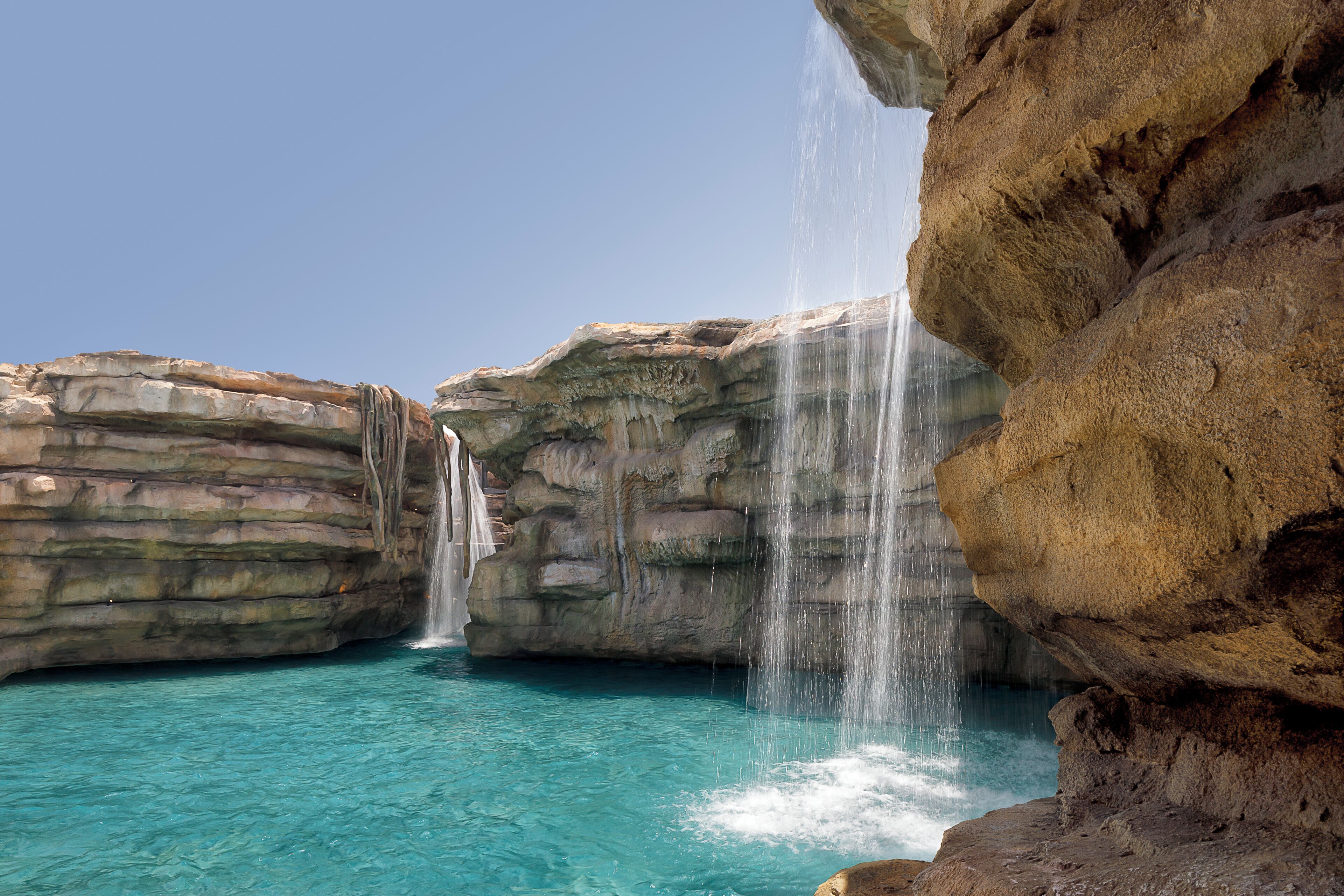5 outdoor pools, pool umbrellas, pool loungers