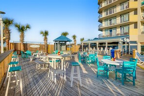 Outdoor dining - Oceanfront condo with private balcony, pool, hot tub & lazy river (North Myrtle Beach)
