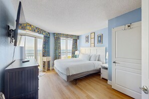 2 bedrooms, iron/ironing board, Internet, bed sheets - Oceanfront condo with private balcony, pool, hot tub & lazy river (North Myrtle Beach)
