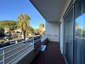 Property grounds - Air-conditioned T2, private parking, near the beach (Cavalaire-sur-Mer)