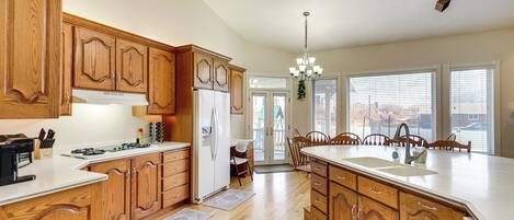 Refrigerador, microondas, placa de cocina, lavavajillas