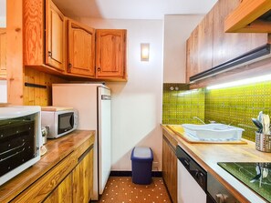 Fridge, microwave, oven, stovetop - Spacious studio at the foot of the slopes with terrace and WIFI (Flaine)