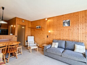 TV - Spacious studio at the foot of the slopes with terrace and WIFI (Flaine)