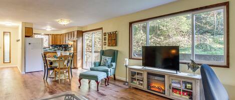 Fernseher, Kamin, Bücher