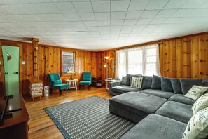TV - Year-Round Fun on Lake Sheridan! Home w/ Patio (Nicholson)