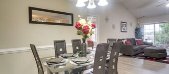 9 Mi to Dtwn: Couple's Retreat in Fayetteville!