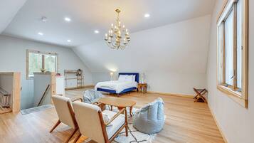 2 bedrooms, internet, bed sheets