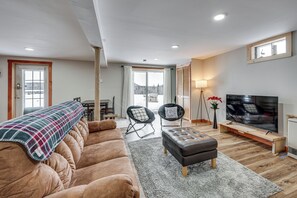 TV, fireplace, books, stereo