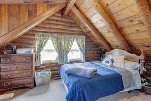 4 bedrooms, desk, internet, bed sheets - Hike, Fish & Boat Nearby! Bloomington Family Cabin (Bloomington)