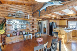 Dining - Hike, Fish & Boat Nearby! Bloomington Family Cabin (Bloomington)