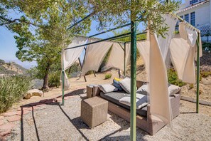 Terrace/patio - Private Grounds w/ Mtn Views: Luxury Topanga Villa (Topanga)