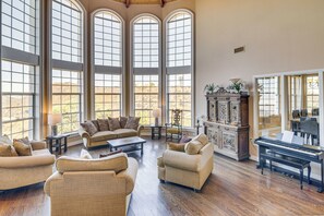 Interior - Private Grounds w/ Mtn Views: Luxury Topanga Villa (Topanga)