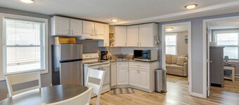 Walk to Public Beach Access! Breezy Hampton Condo