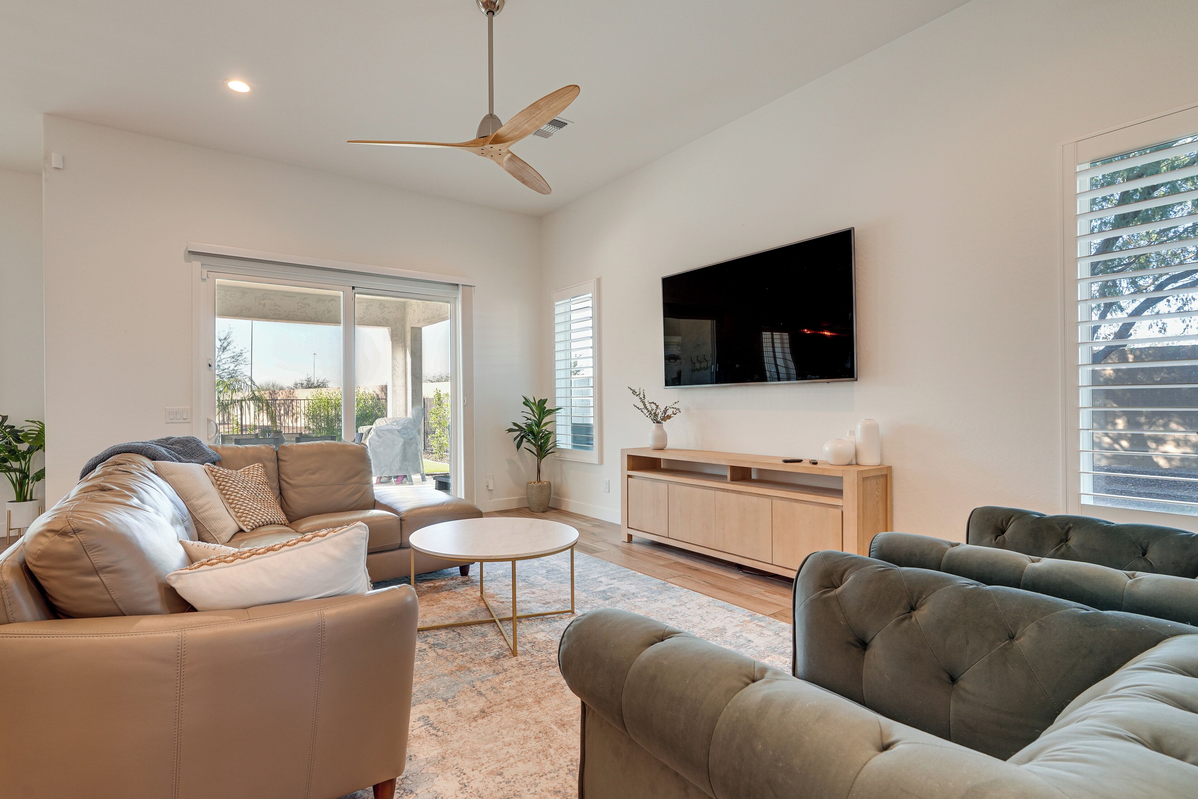 Hot Tub & Community Perks! Sleek Goodyear Retreat - Goodyear, AZ