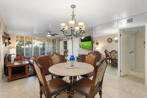 Dining - Walk to Old Town & Fashion Square, Condo w/ Patio! (Scottsdale)