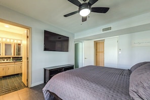 3 bedrooms, desk, iron/ironing board, Internet - Pool & Personal Bar! 4 Mi to Downtown Mesa Home (Mesa)