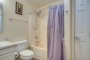 Sèche-cheveux, serviettes fournies