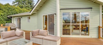 Walk to Lake Padden: Bellingham Home w/ Deck