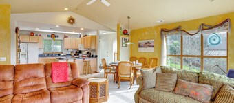 Walk to Lake Padden: Bellingham Home w/ Deck