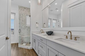 Hair dryer, towels - Palmilla Resort home with heated pool, golf, beach access, balconies, W/D, AC (Port Aransas)